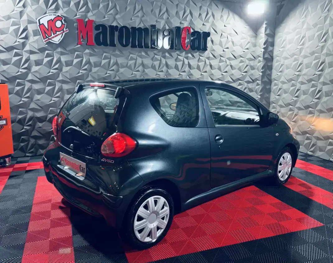 Toyota Aygo 2005 - 3990 EUR, 93218 km - AUTO.MOTO.pt - 93218km - foto 9 de 20