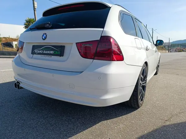 BMW 320 2011 - 12900 EUR, 206000 km - AUTO.MOTO.pt - 206000km - foto 9 de 37
