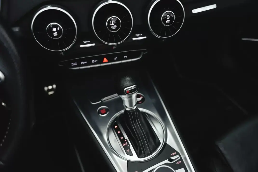 Audi TT Roadster 2015 - 33950 EUR, 151742 km - 151742km - foto 48 de 55