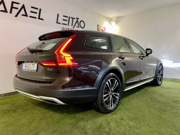 Volvo V90 Cross Country 2017 - 23500 EUR, 213000 km - AUTO.MOTO.pt - 213000km - foto 9 de 44