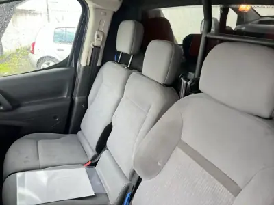 Peugeot Partner 2016 - 8500 EUR, 221000 km - AUTO.MOTO.pt - 221000km - foto 6 de 7