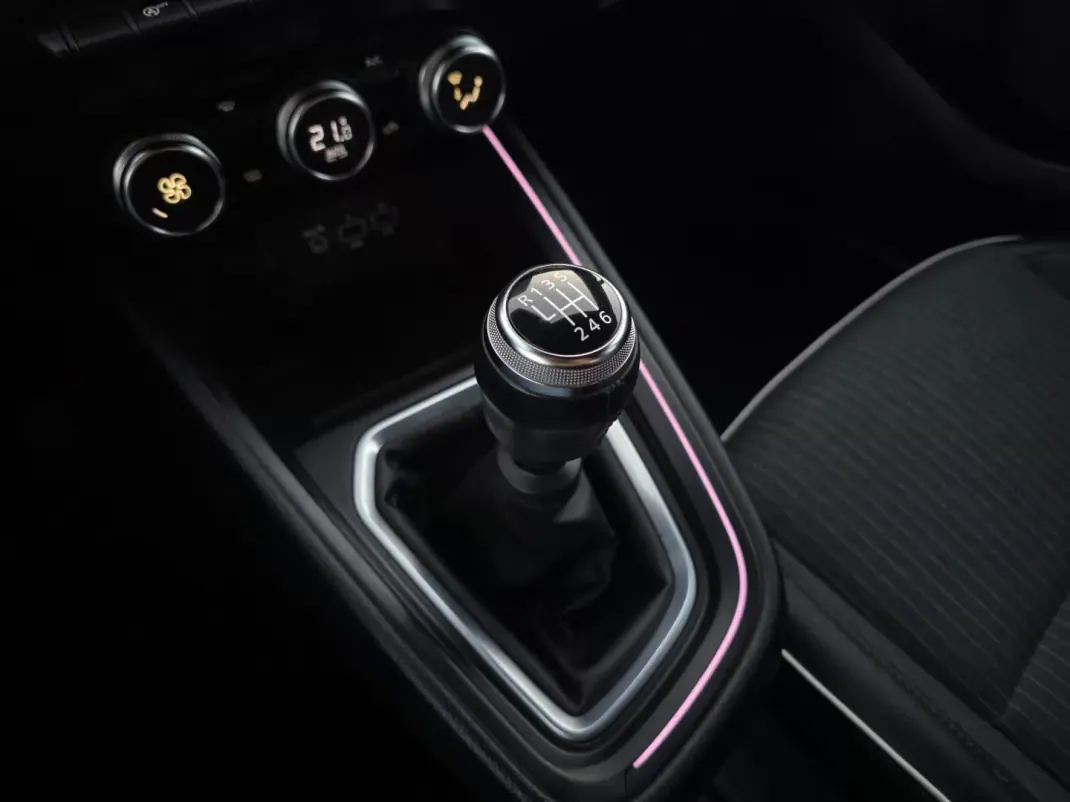 Renault Clio 2022 - 14500 EUR, 104000 km - AUTO.MOTO.pt - 104000km - foto 27 de 43