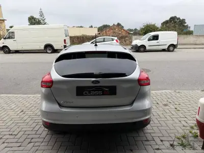 Ford Focus 2018 - 13850 EUR, 68388 km - AUTO.MOTO.pt - 68388km - foto 5 de 29