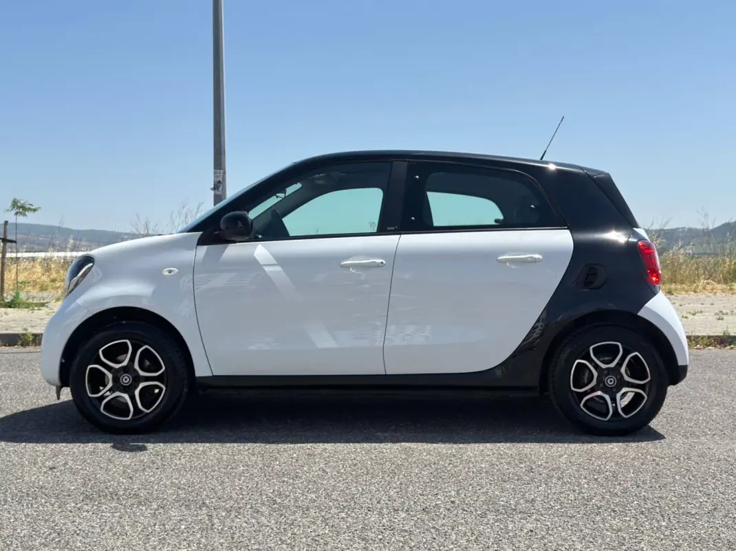Smart ForFour 2016 - 11995 EUR, 84000 km - AUTO.MOTO.pt - 84000km - foto 25 de 42