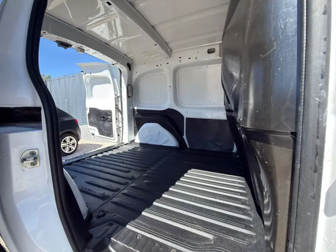 Renault KANGOO 1.5DCI 3L C/IVA 2019 - 9990 EUR, 175000 km - AUTO.MOTO.pt - 175000km - foto 16 de 17