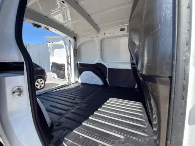 Renault KANGOO 1.5DCI 3L C/IVA 2019 - 9990 EUR, 175000 km - AUTO.MOTO.pt - 175000km - foto 16 de 17