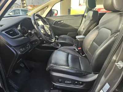 Kia Carens 2018 - 17500 EUR, 138200 km - AUTO.MOTO.pt - 138200km - foto 14 de 63