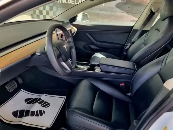 Tesla Model 3 2019 - 20900 EUR, 107000 km - AUTO.MOTO.pt - 107000km - foto 5 de 13