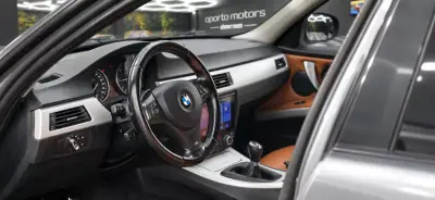 BMW 318 2009 - 12500 EUR, 214000 km - foto 5 de 9