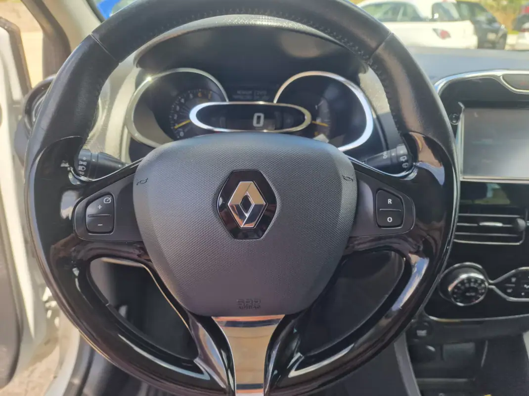 Renault Clio 2014 - 10490 EUR, 118020 km - AUTO.MOTO.pt - 118020km - foto 25 de 36