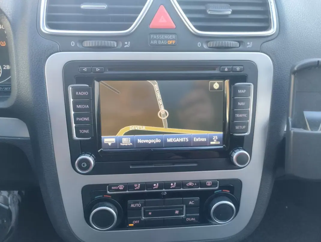 Volkswagen Scirocco 2011 - 10000 EUR, 215000 km - AUTO.MOTO.pt - 215000km - foto 24 de 30