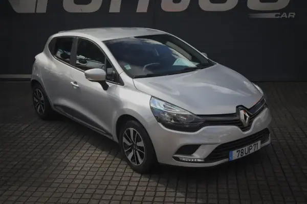 Renault Clio 2018 - 12480 EUR, 121000 km - AUTO.MOTO.pt - 121000km - foto 7 de 13