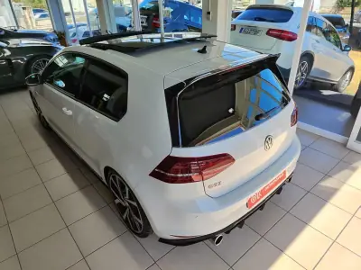 Volkswagen Golf 2017 - 30750 EUR, 76500 km - AUTO.MOTO.pt - 76500km - foto 8 de 35