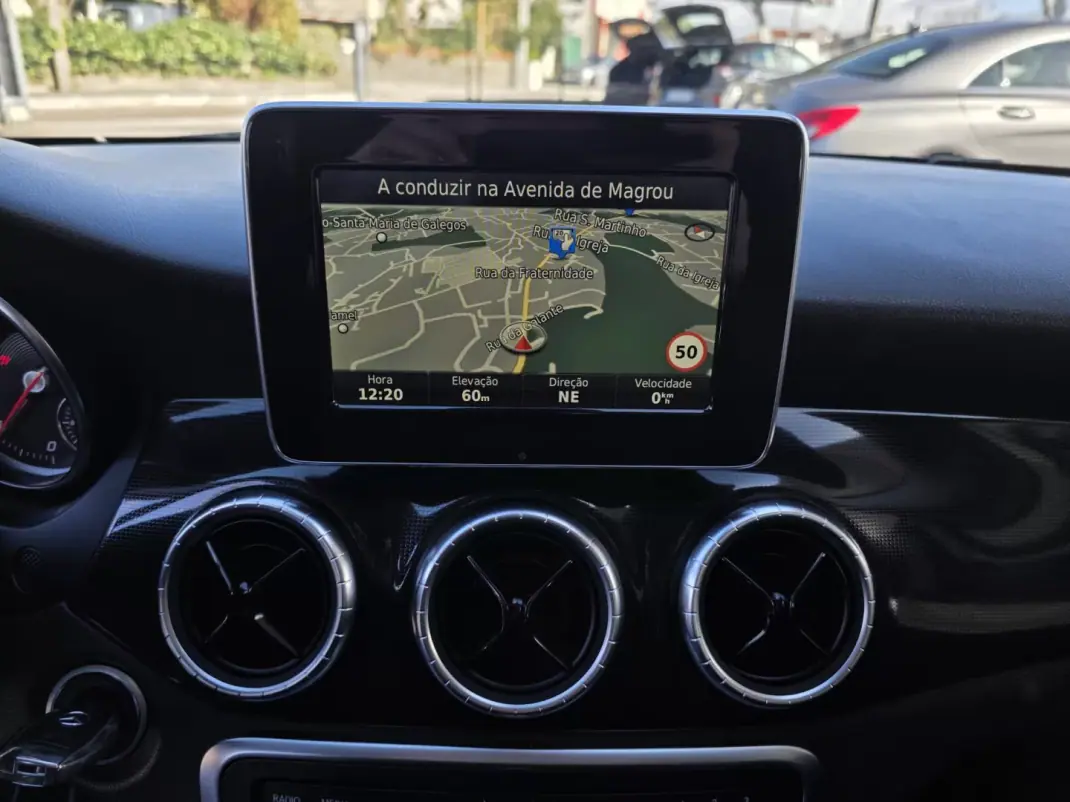 Mercedes-Benz CLA 180 2016 - 16990 EUR, 169000 km - AUTO.MOTO.pt - 169000km - foto 32 de 34