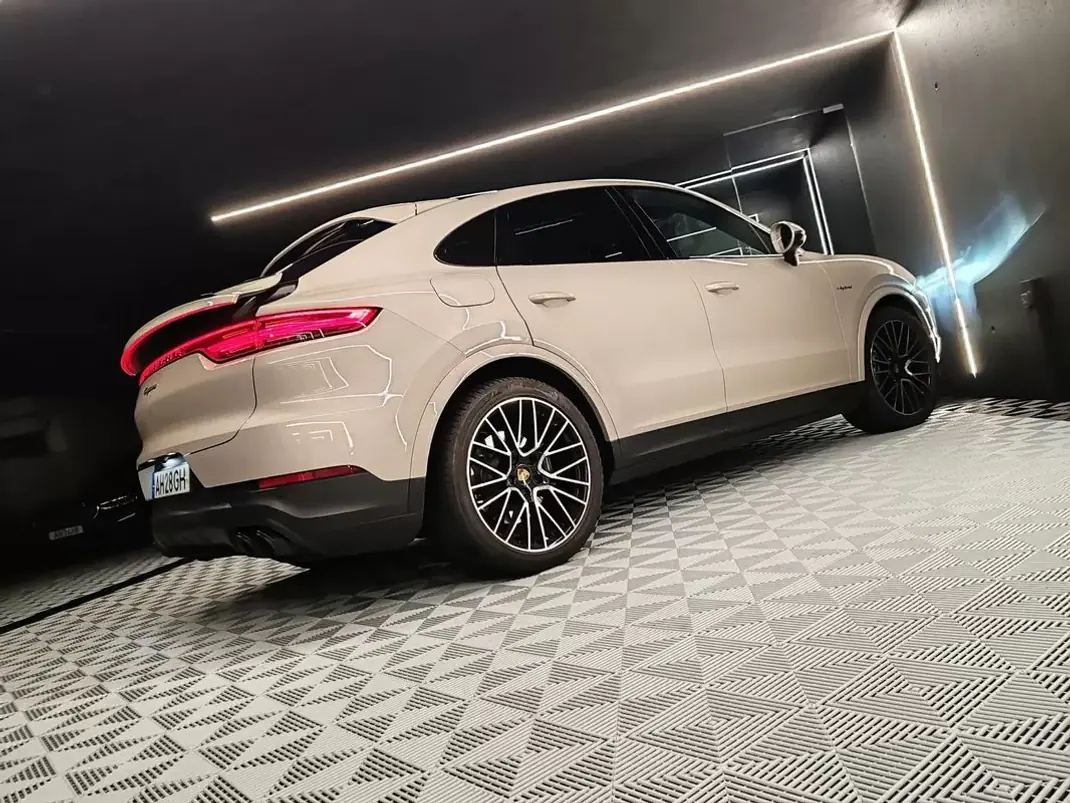 Porsche Cayenne Coupé 2021 - 74750 EUR, 125000 km - AUTO.MOTO.pt - 125000km - foto 10 de 32