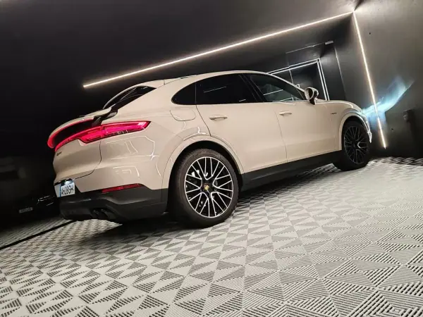 Porsche Cayenne Coupé 2021 - 74750 EUR, 125000 km - AUTO.MOTO.pt - 125000km - foto 10 de 32