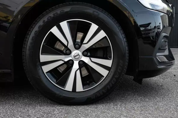 Volvo V60 2019 - 18400 EUR, 258859 km - AUTO.MOTO.pt - 258859km - foto 5 de 25