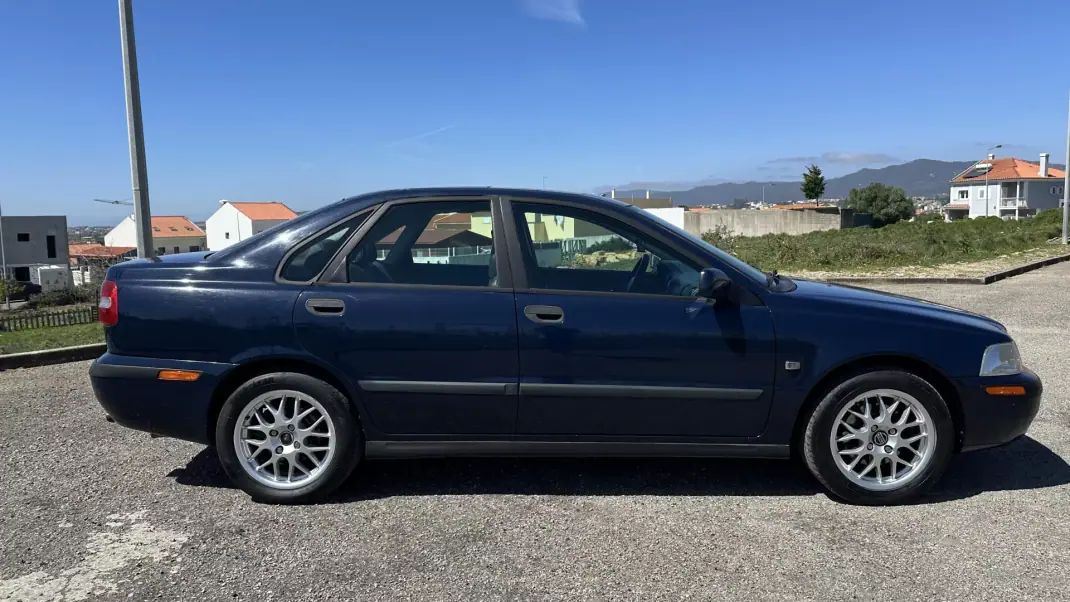 Volvo S40 2000 - 3750 EUR, 400000 km - AUTO.MOTO.pt - 400000km - foto 4 de 13