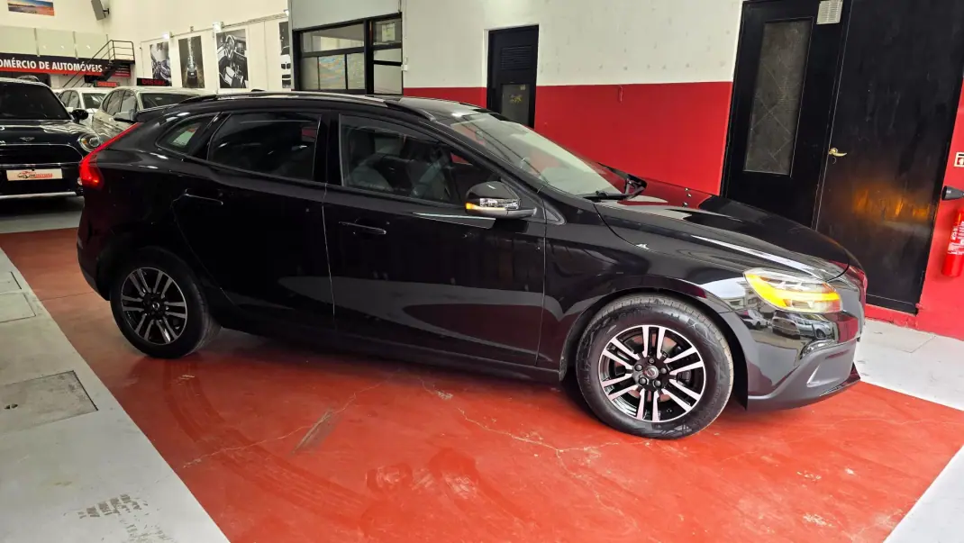 Volvo V40 Cross Country 2017 - 13990 EUR, 169554 km - 169554km - foto 3 de 61