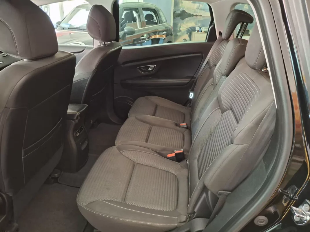 Renault Grand Scénic 2019 - 16700 EUR, 173000 km - AUTO.MOTO.pt - 173000km - foto 18 de 18