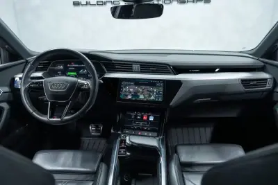 Audi Q8 e-Tron Sportback 2023 - 49950 EUR, 55000 km - AUTO.MOTO.pt - 55000km - foto 19 de 54