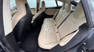 Tesla Model S 2017 - 21500 EUR, 155000 km - AUTO.MOTO.pt - 155000km - foto 15 de 17