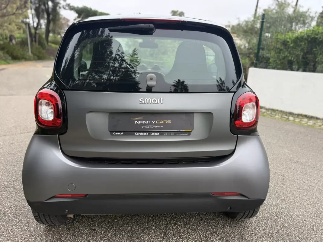 Smart Fortwo Cabrio 2018 - 11699 EUR, 80000 km - AUTO.MOTO.pt - 80000km - foto 9 de 15