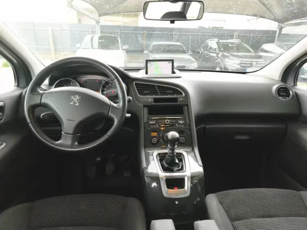 Peugeot 5008 2014 - 10900 EUR, 190000 km - AUTO.MOTO.pt - 190000km - foto 13 de 13