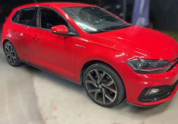 Volkswagen Polo 2019 - 21750 EUR, 150000 km - AUTO.MOTO.pt - 150000km - foto 4 de 12