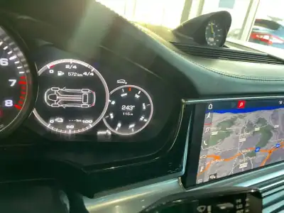 Porsche Panamera 2018 - 60500 EUR, 104962 km - AUTO.MOTO.pt - 104962km - foto 12 de 58