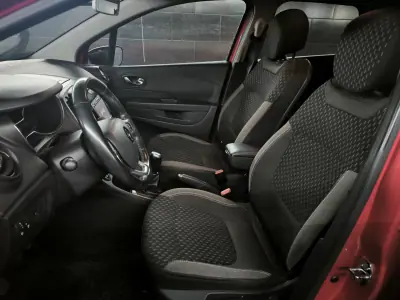 Renault Captur 2018 - 11950 EUR, 117800 km - AUTO.MOTO.pt - 117800km - foto 9 de 20