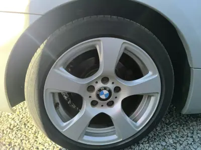BMW 320 2009 — foto 6 de 8
