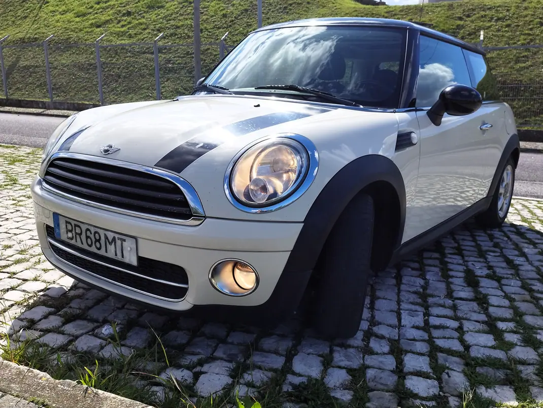 MINI Cooper 2009 - 5950 EUR, 230000 km - AUTO.MOTO.pt - 230000km - foto 4 de 15