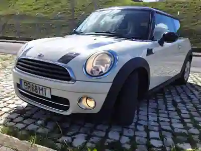 MINI Cooper 2009 - 5950 EUR, 230000 km - AUTO.MOTO.pt - 230000km - foto 4 de 15