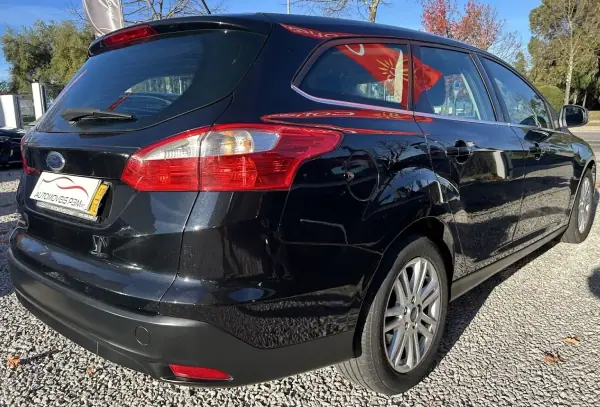 Ford Focus SW 2013 - 9000 EUR, 221936 km - AUTO.MOTO.pt - 221936km - foto 4 de 13