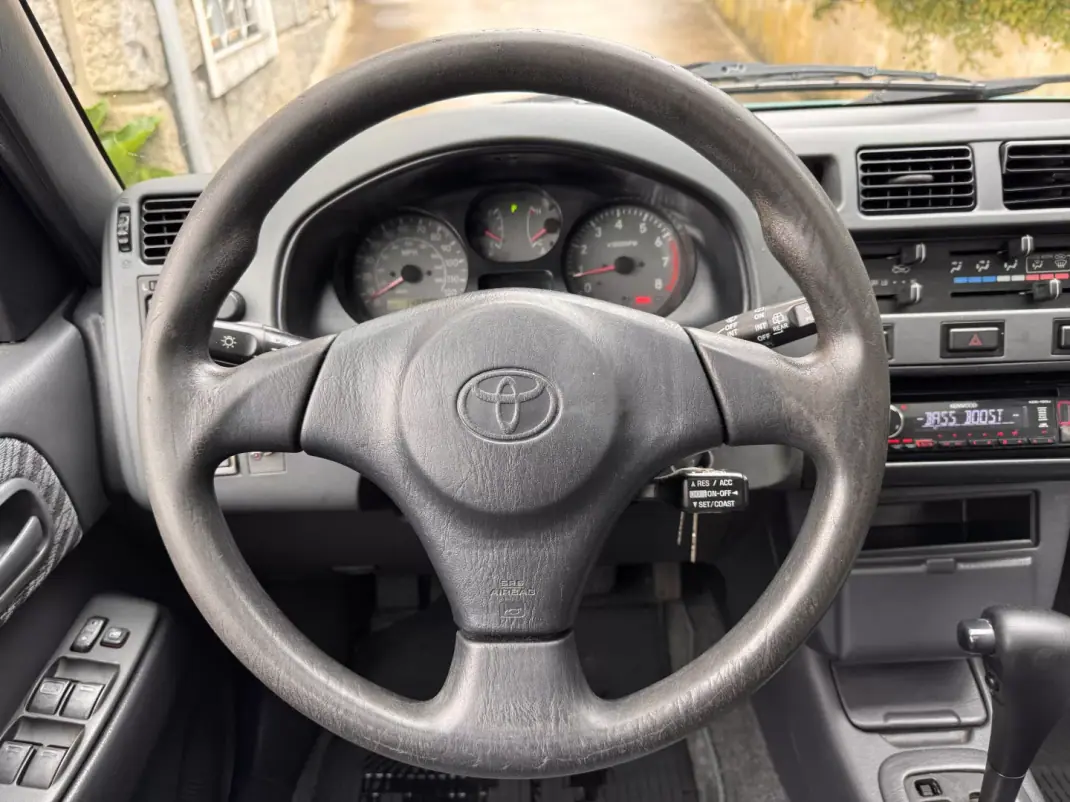 Toyota RAV4 1999 - 7900 EUR, 148900 km - AUTO.MOTO.pt - 148900km - foto 11 de 21