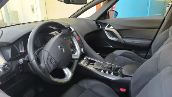 Citroën DS5 2014 - 10500 EUR, 188000 km - AUTO.MOTO.pt - 188000km - foto 14 de 17