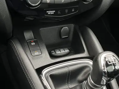 Nissan Qashqai 2017 - 18500 EUR, 128000 km - AUTO.MOTO.pt - 128000km - foto 26 de 27