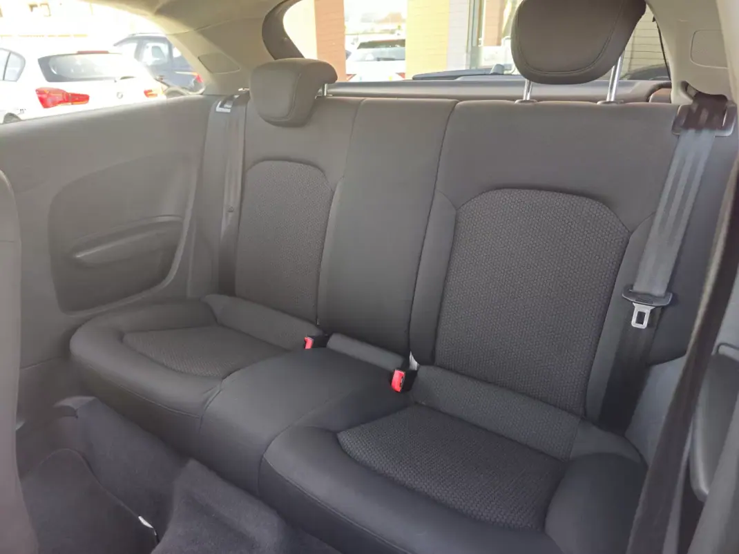 Audi A1 2011 - 8750 EUR, 170600 km - AUTO.MOTO.pt - 170600km - foto 10 de 11