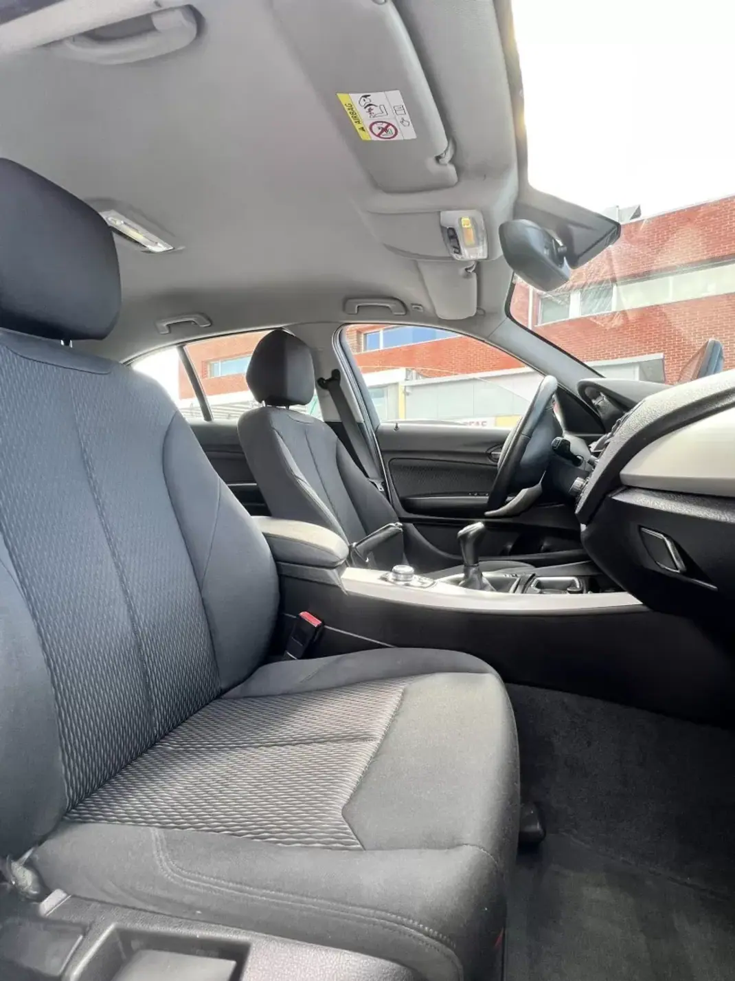 BMW 116 2015 - 12500 EUR, 282236 km - AUTO.MOTO.pt - 282236km - foto 7 de 9