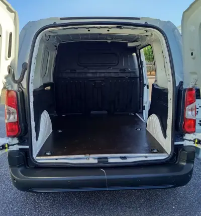 Citroën Berlingo 2020 - 11990 EUR, 81000 km - AUTO.MOTO.pt - 81000km - foto 9 de 16