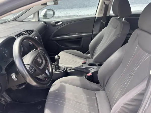 SEAT Leon 2011 - 6500 EUR, 205508 km - AUTO.MOTO.pt - 205508km - foto 16 de 19