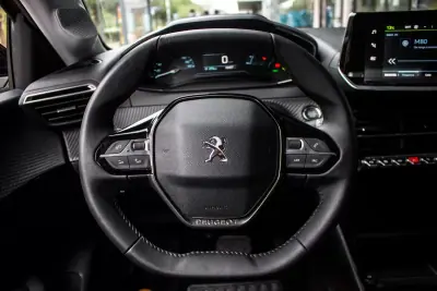 Peugeot e-208 2023 - 17800 EUR, 18457 km - AUTO.MOTO.pt - 18457km - foto 13 de 41