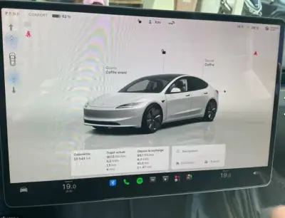 Tesla Model 3 2023 - 34900 EUR, 55778 km - AUTO.MOTO.pt - 55778km - foto 6 de 8