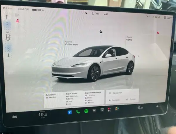 Tesla Model 3 2023 - 34900 EUR, 55778 km - AUTO.MOTO.pt - 55778km - foto 6 de 8