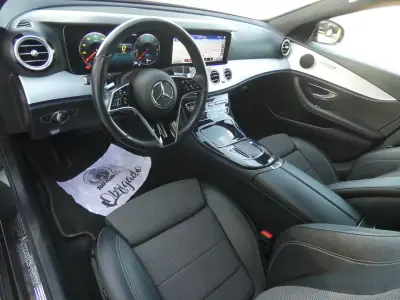 Mercedes-Benz E 300 2020 - 28500 EUR, 217000 km - AUTO.MOTO.pt - 217000km - foto 15 de 39