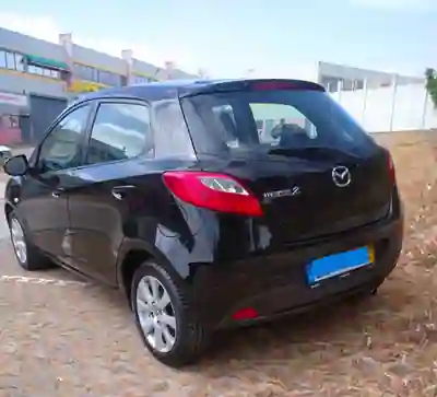 Mazda 2 2010 - 4700 EUR, 137880 km - AUTO.MOTO.pt - 137880km - foto 3 de 13