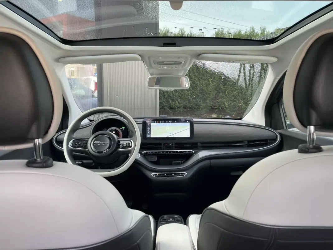 Fiat 500e 2022 - 17995 EUR, 18338 km - AUTO.MOTO.pt - 18338km - foto 33 de 45