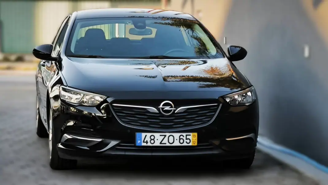 Opel Insignia Grand Sport 2019 - 14950 EUR, 70795 km - AUTO.MOTO.pt - 70795km - foto 16 de 36