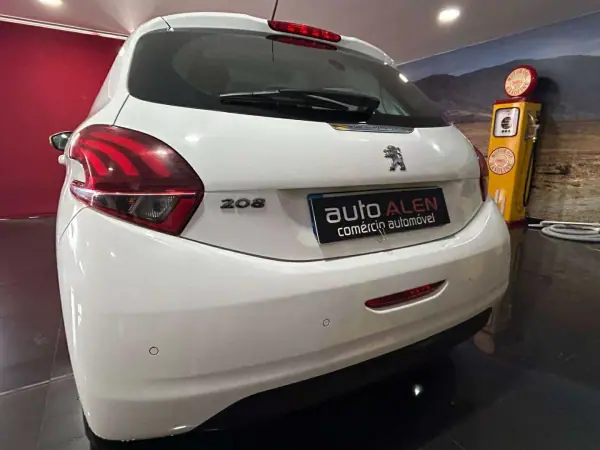 Peugeot 208 2018 - 12990 EUR, 92000 km - AUTO.MOTO.pt - 92000km - foto 5 de 14
